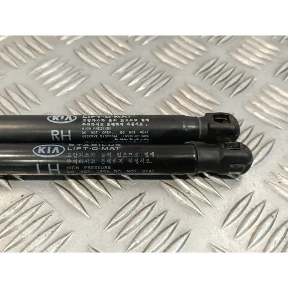 Amortiguadores Maletero / Porton para Kia Carens