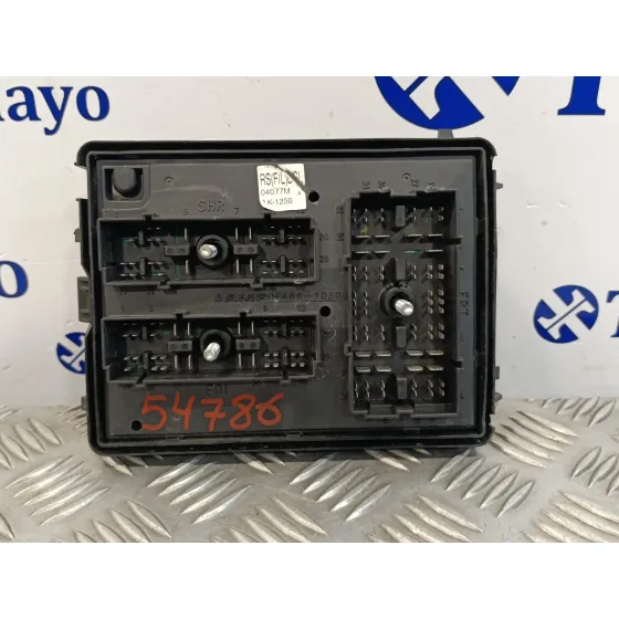 Caja Reles / Fusibles para Kia Carens