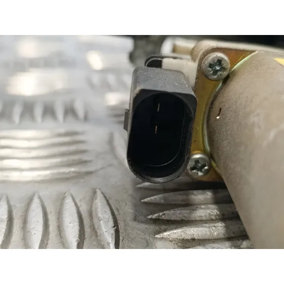 Elevalunas Delantero Derecho para Ford Focus Berlina (Cak)