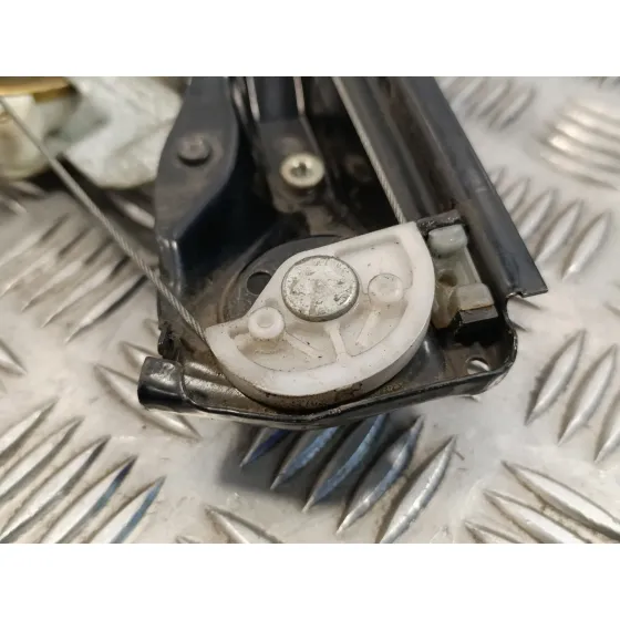 Elevalunas Delantero Derecho para Ford Focus Berlina (Cak)