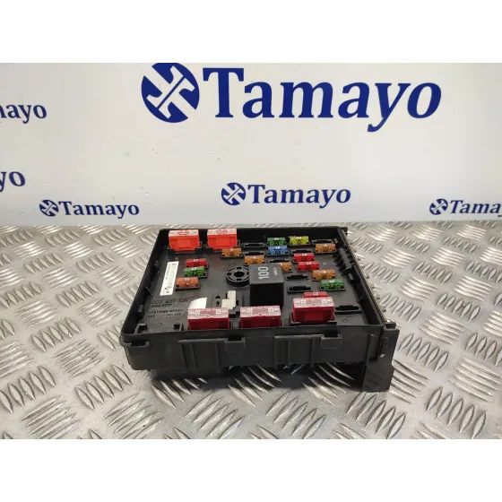 Caja Reles / Fusibles para Volkswagen Passat Berlina (3C2)
