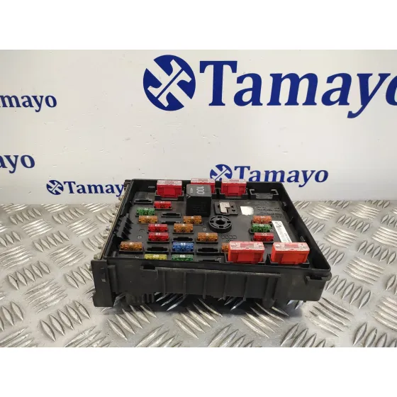 Caja Reles / Fusibles para Volkswagen Passat Berlina (3C2)