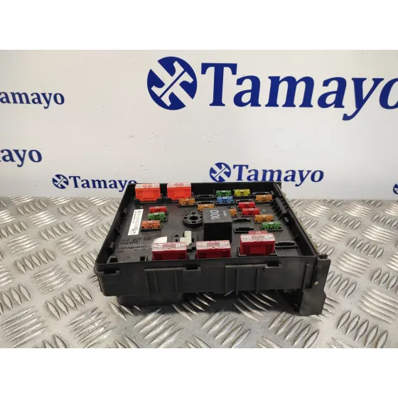 Caja Reles / Fusibles para Volkswagen Passat Berlina (3C2)