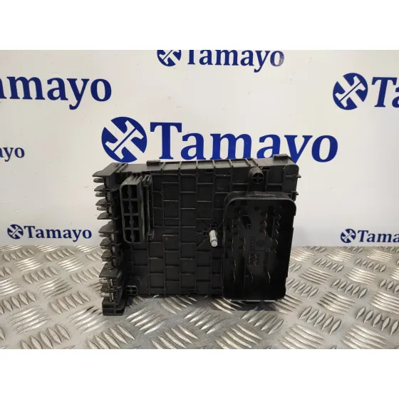 Caja Reles / Fusibles para Volkswagen Passat Berlina (3C2)