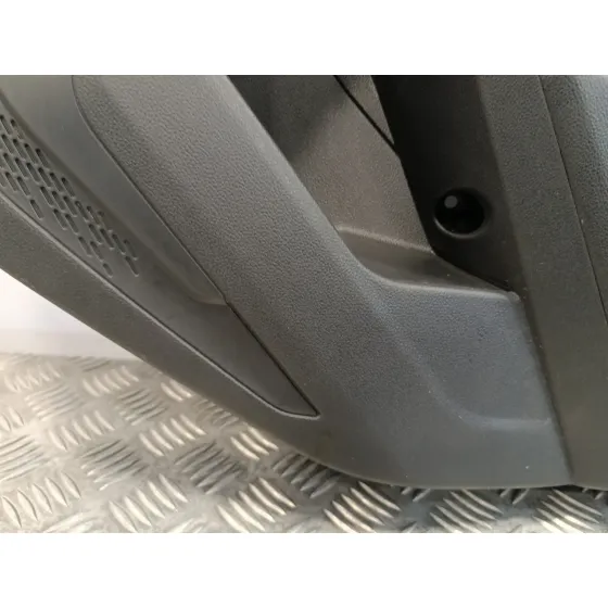 Guarnecido Puerta Trasera Derecha para Volkswagen Polo