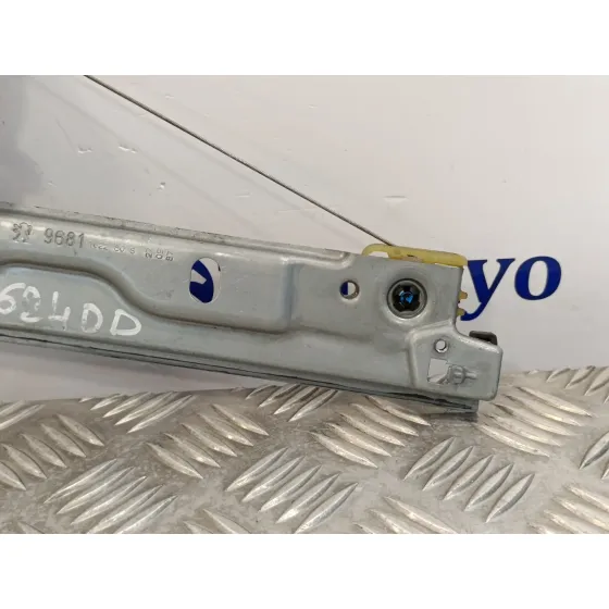 Elevalunas Delantero Derecho para Peugeot 207