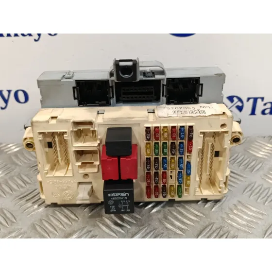 Caja Reles / Fusibles para Fiat Punto Berlina (188)