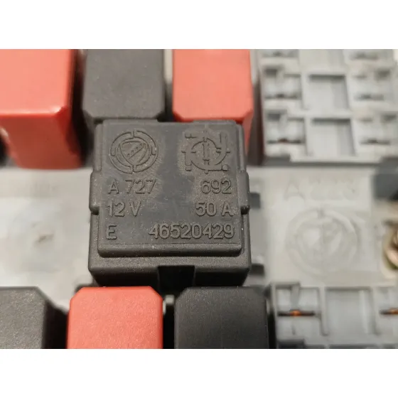 Caja Reles / Fusibles para Fiat Punto Berlina (188)