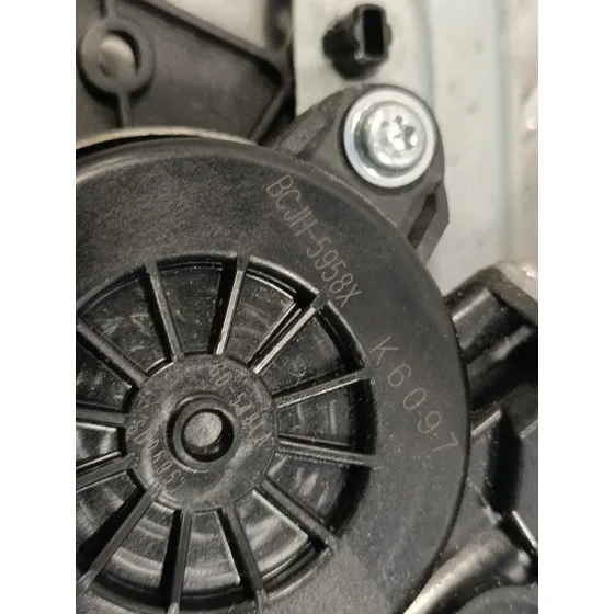 Elevalunas Delantero Izquierdo para Mazda 3 Berlina (Bp)