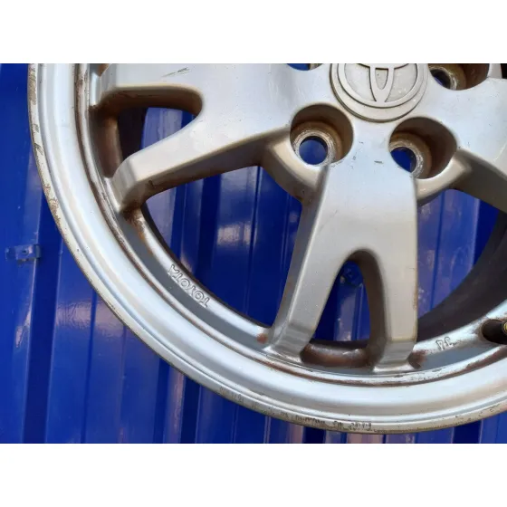 Llanta para Toyota Prius (Nhw30)