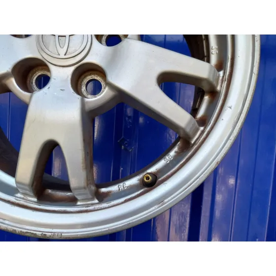 Llanta para Toyota Prius (Nhw30)