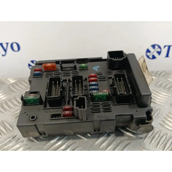 Caja Reles / Fusibles para Peugeot 307 (S1)