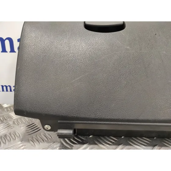 Guantera para Subaru Impreza G12