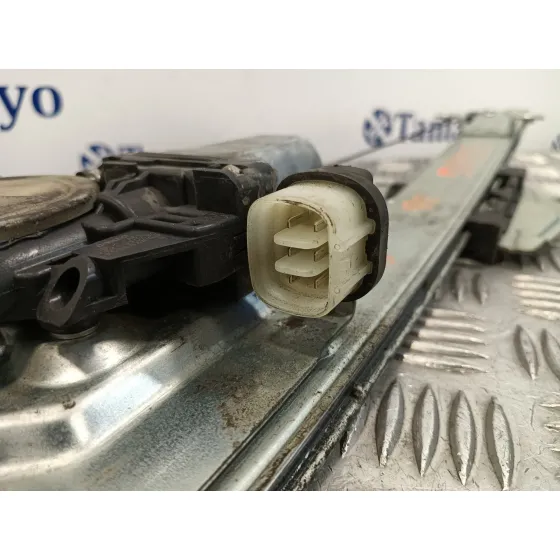 Elevalunas Delantero Derecho para Mitsubishi Montero (V60/V70)
