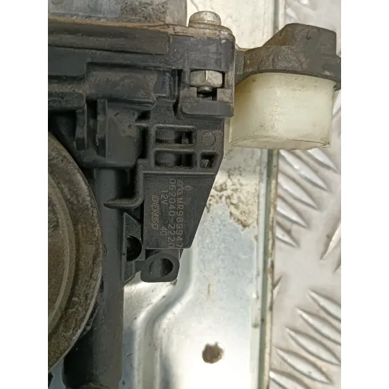 Elevalunas Delantero Derecho para Mitsubishi Montero (V60/V70)