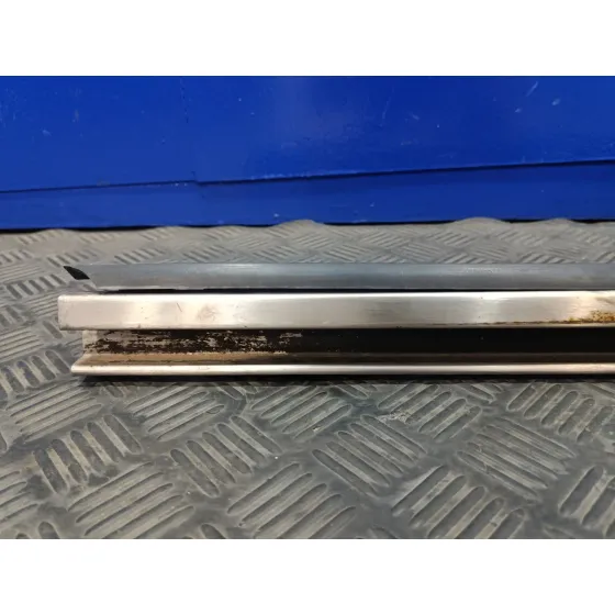 Soporte / Guia Puerta Corredera para Iveco 35S13