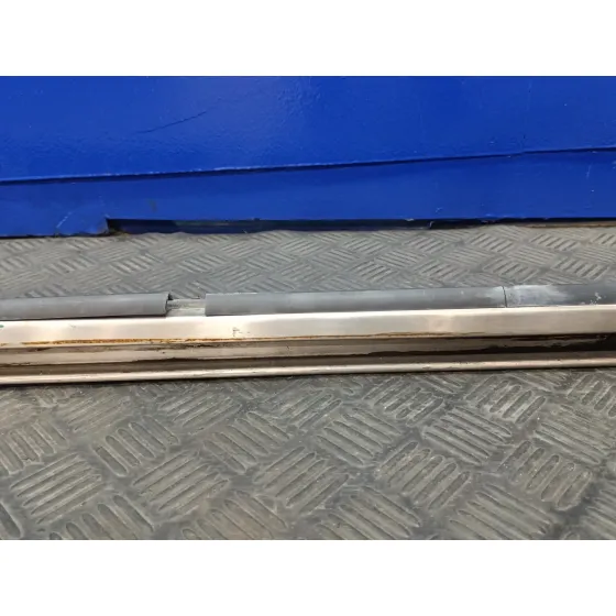 Soporte / Guia Puerta Corredera para Iveco 35S13