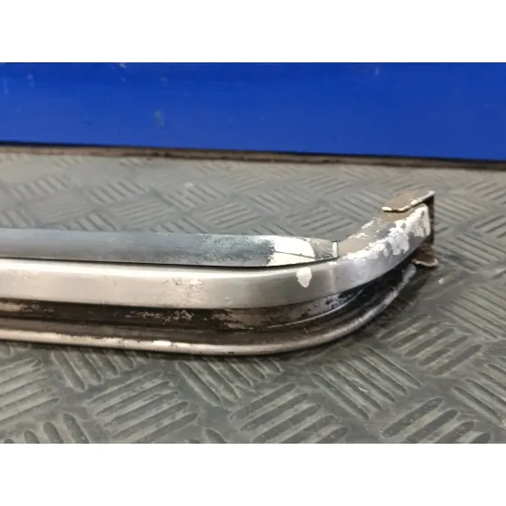 Soporte / Guia Puerta Corredera para Iveco 35S13
