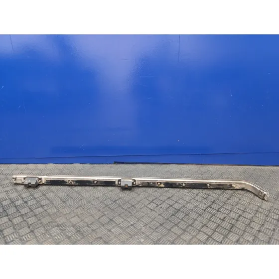 Soporte / Guia Puerta Corredera para Iveco 35S13