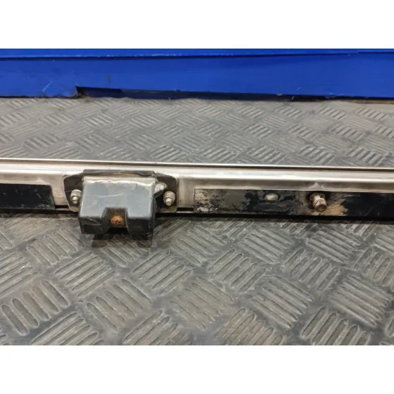 Soporte / Guia Puerta Corredera para Iveco 35S13