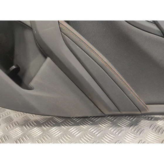 Guarnecido Puerta Trasera Derecha para Subaru Xv (G5)