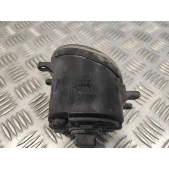 Faro Antiniebla Derecho para Toyota Avensis Berlina (T25)