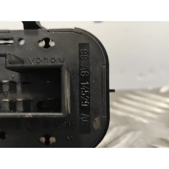 Mando Elevalunas Delantero Izquierdo para Ford Focus Berlina (Cak)