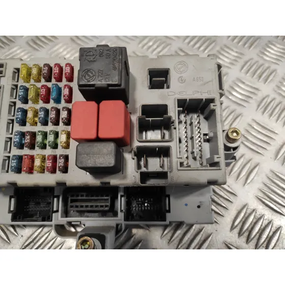 Caja Reles / Fusibles para Fiat Punto Berlina (188)