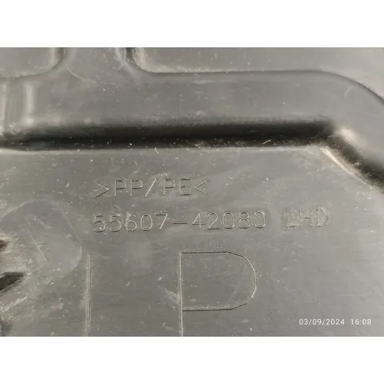 Moldura para Toyota Rav 4 V (_A5_, _H5_)