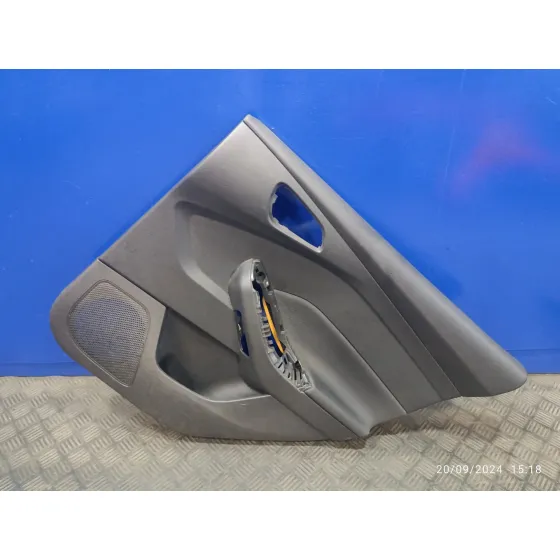 Guarnecido Puerta Trasera Derecha para Ford Focus Lim.