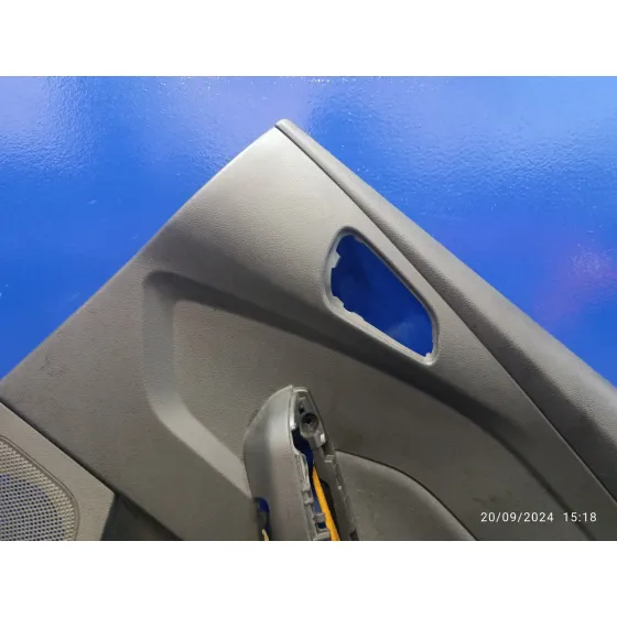Guarnecido Puerta Trasera Derecha para Ford Focus Lim.