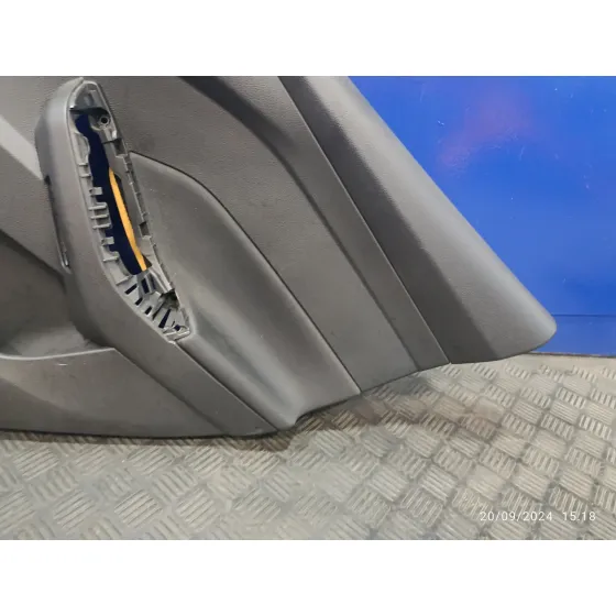 Guarnecido Puerta Trasera Derecha para Ford Focus Lim.