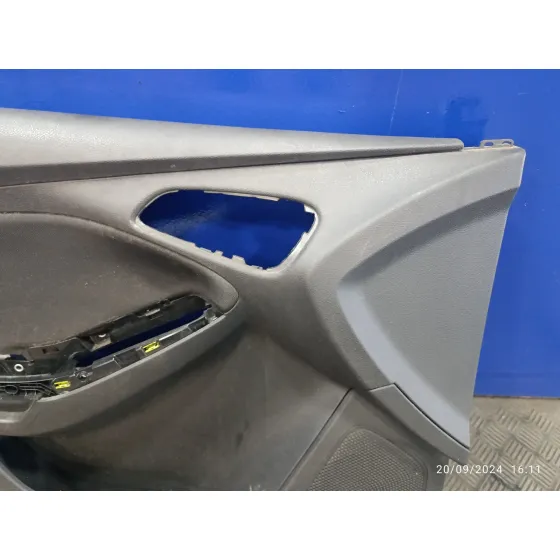 Guarnecido Puerta Delantera Izquierda para Ford Focus Lim.