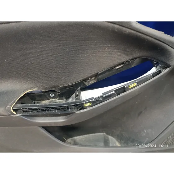 Guarnecido Puerta Delantera Izquierda para Ford Focus Lim.