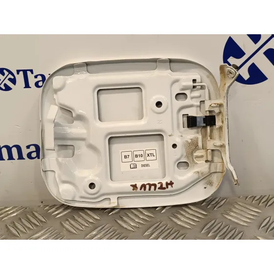 Tapa Exterior Combustible para Toyota Hilux (Kun)