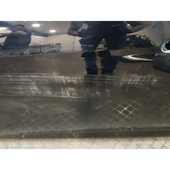 Puerta Delantera Izquierda para Ford Focus Lim.