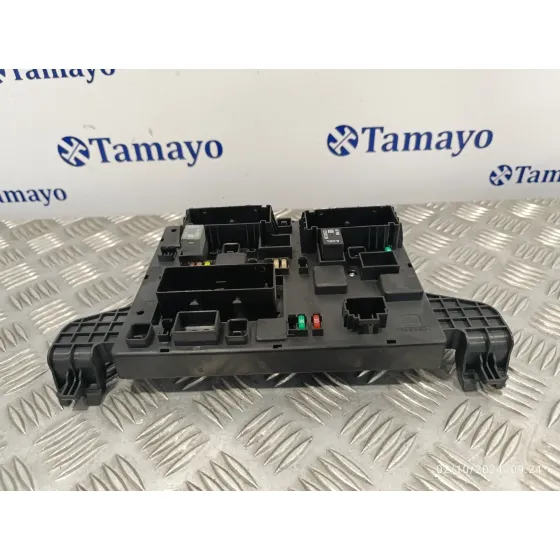 Caja Reles / Fusibles para Opel Astra J Lim.
