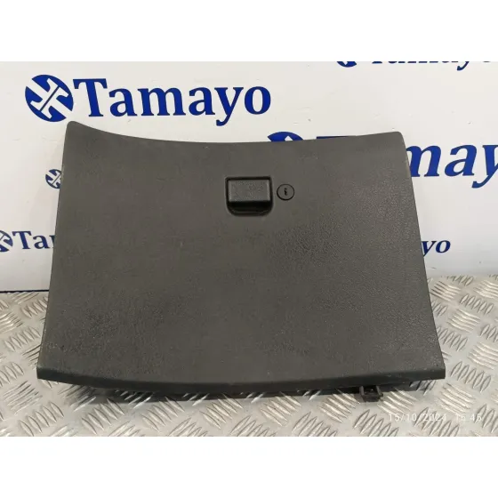 Guantera para Nissan Terrano/Terrano.ii (R20)
