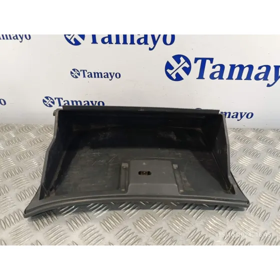 Guantera para Nissan Terrano/Terrano.ii (R20)