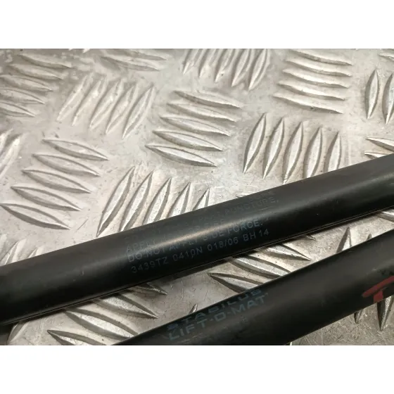 Amortiguadores Maletero / Porton para Suzuki Swift Berlina (Mz)