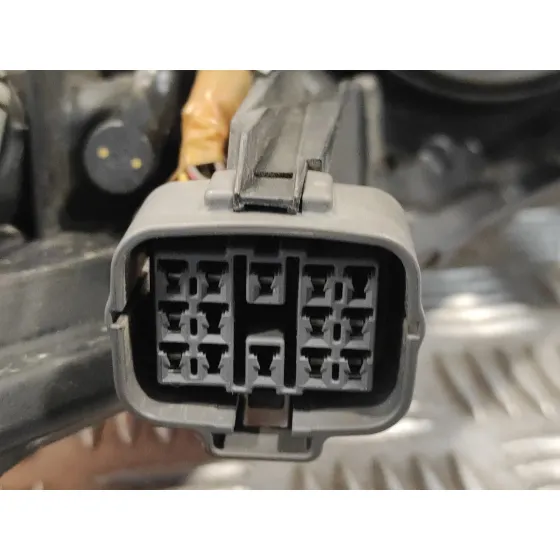 Faro Derecho para Mazda 3 Lim. (Bl)