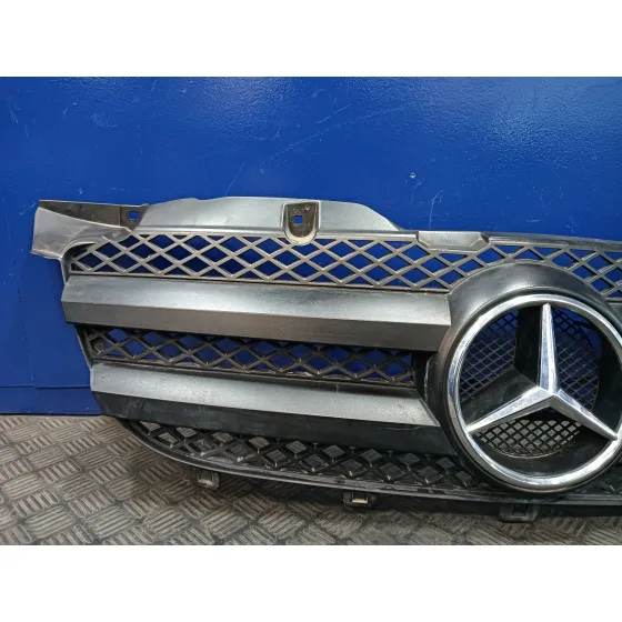 Rejilla Delantera para Mercedes-Benz Sprinter 02.00 -> Caja Cerrada