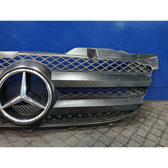 Rejilla Delantera para Mercedes-Benz Sprinter 02.00 -> Caja Cerrada