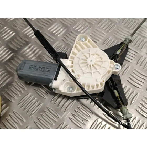 Elevalunas Delantero Derecho para Volkswagen Passat Lim. (3G2)