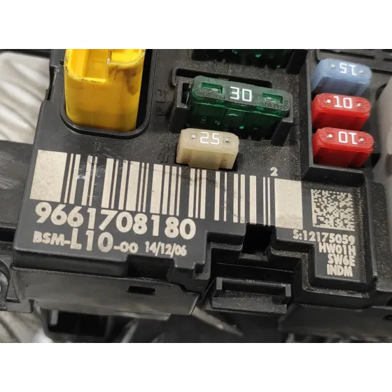 Caja Reles / Fusibles para Peugeot 207 Cc
