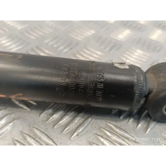 Amortiguador Trasero Derecho para Nissan Cabstar ->09.06