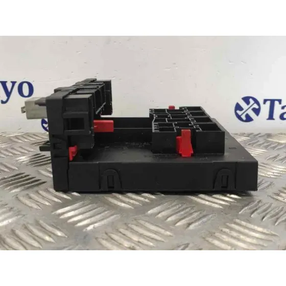 Caja Reles / Fusibles para Volkswagen Golf V Berlina (1K1)