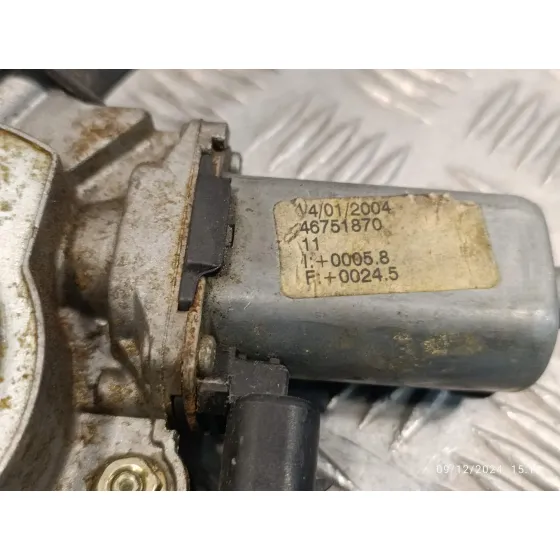 Elevalunas Delantero Derecho para Alfa Romeo 147 (190)