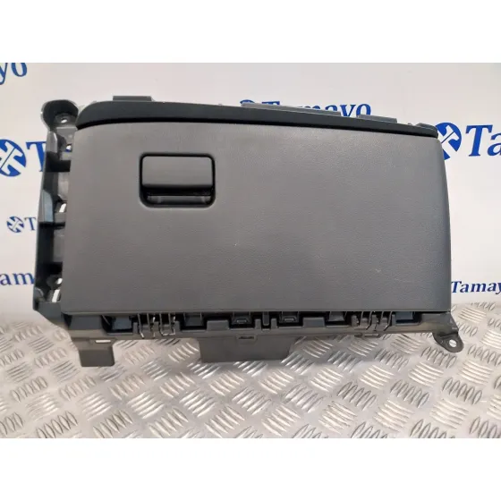 Guantera para Toyota Yaris Cross