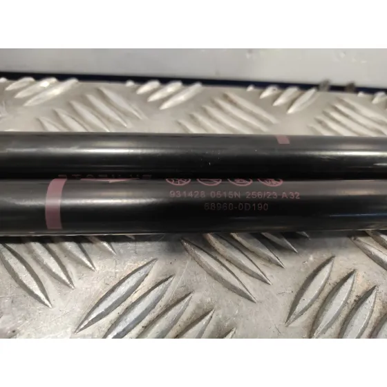 Amortiguadores Maletero / Porton para Toyota Yaris Cross